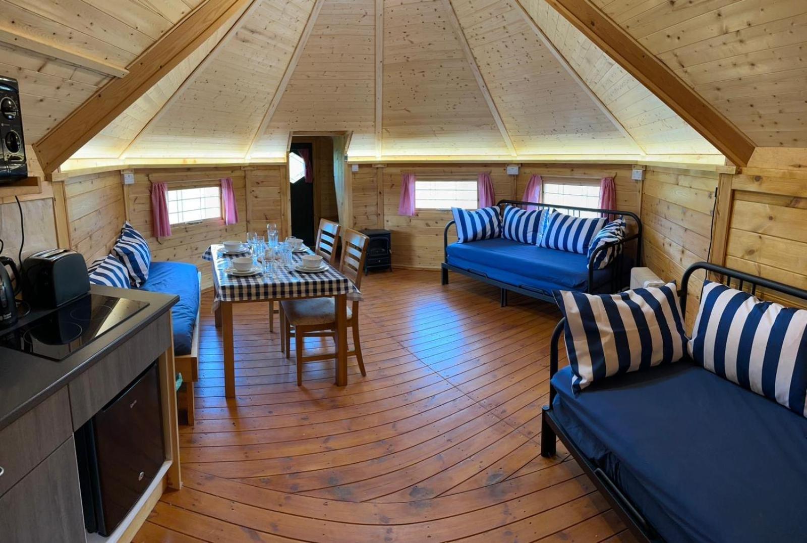 Holly Tree Glamping Cabins Wigglesworth Luaran gambar